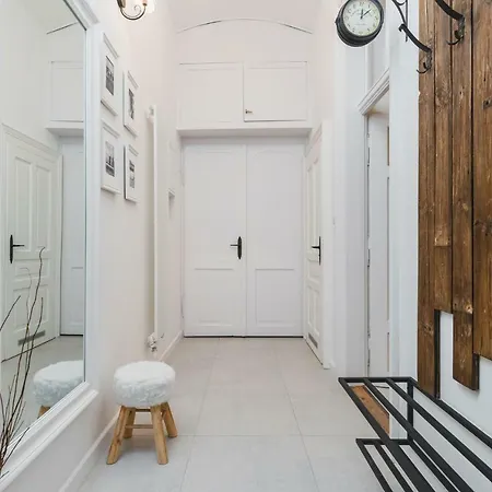 Luxury Modern Place For 4 - By Homeclick