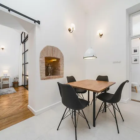 Luxury Modern Place For 4 - By Homeclick *